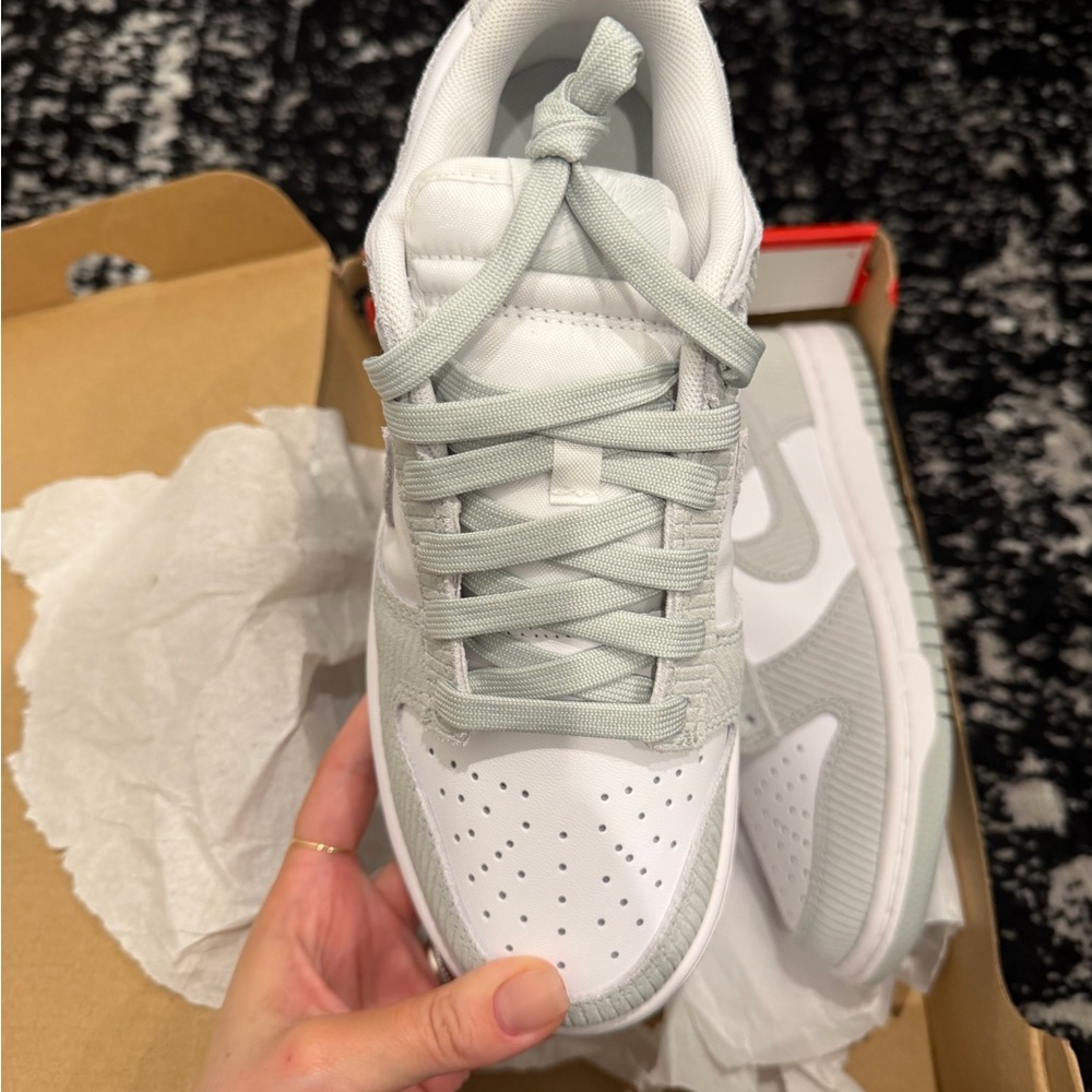 Nike dunk low in light silver corduroy size 8 women’s - Picture 3 of 9